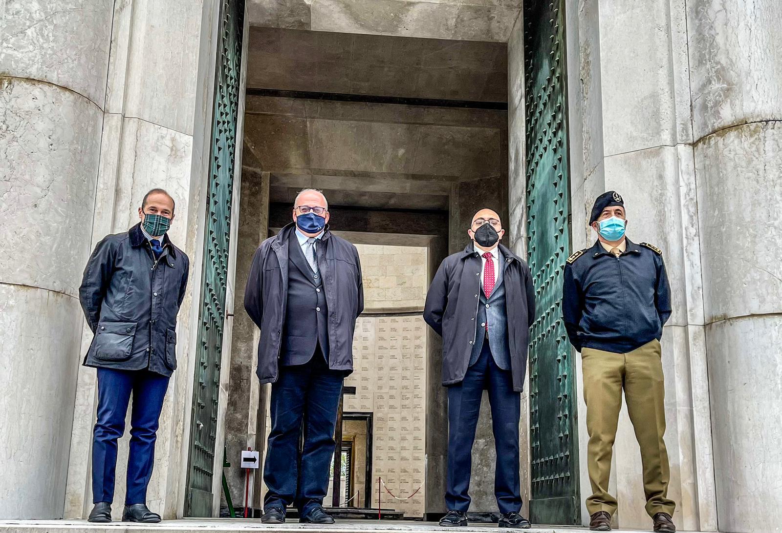 Copertina per Il Commissario Generale di Onorcaduti De Cicco visita il sacrario di Redipuglia e l'Ossario di Oslavia